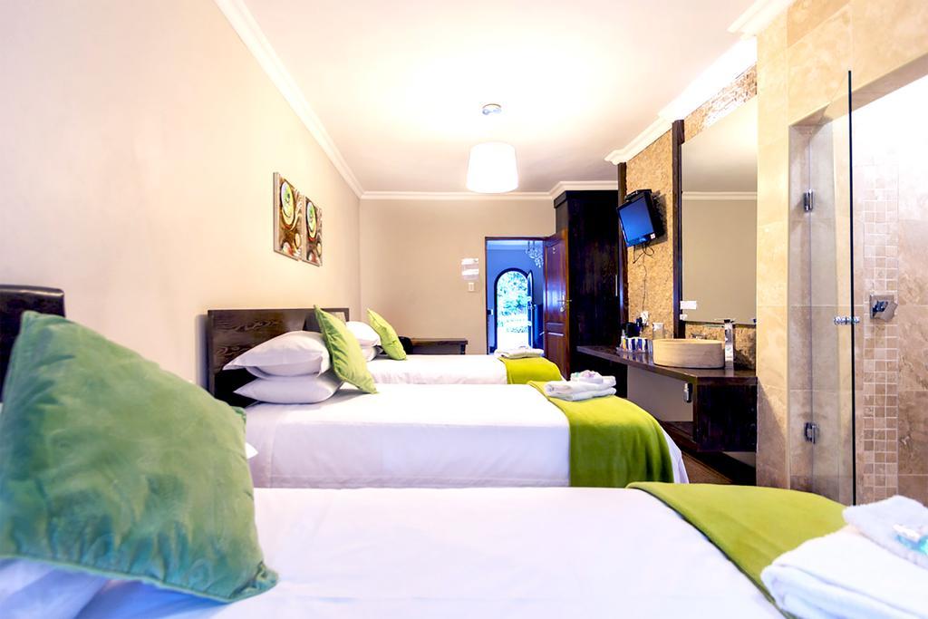 Or Tambo Guest House Kempton Park Exterior photo
